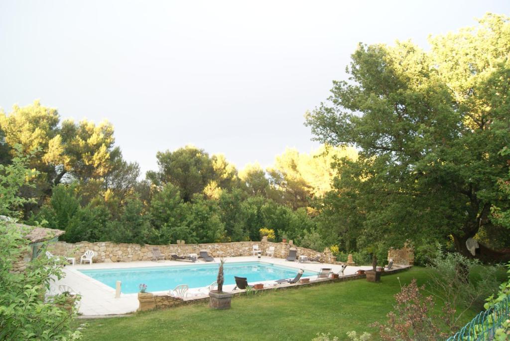 Le Mas Des Chenes Rognes Exterior photo